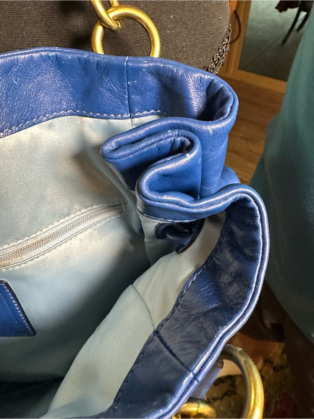 Coach Electric Blue Leather Shoulder Bag with Gold Hardware - Picture 6 of 16
